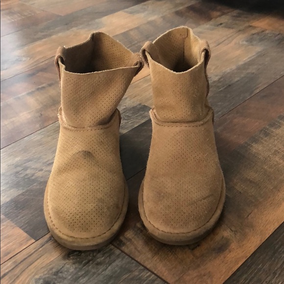 UGG classic unlined mini perf boot - Picture 2 of 4